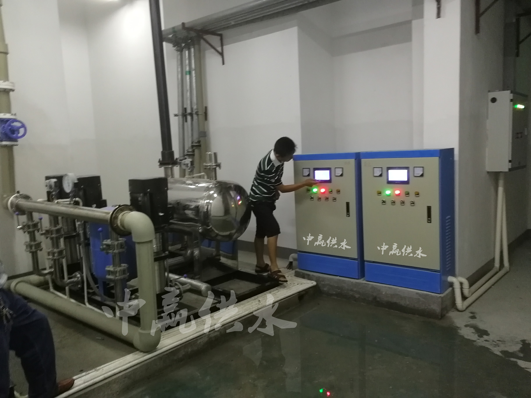 箱式無負壓供水設備現場調試圖 箱式無負壓供水設備現場調試圖